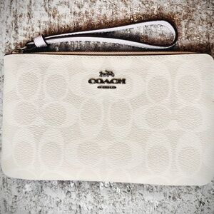 COACH Large Corner Zip Wristlet Chalk/Glacier White